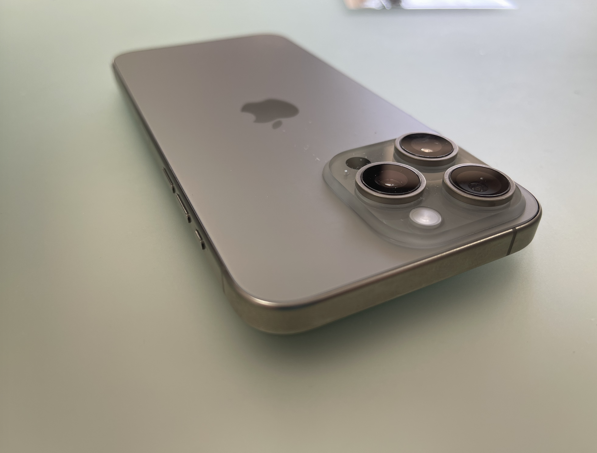 iPhone 15 Pro Max 5